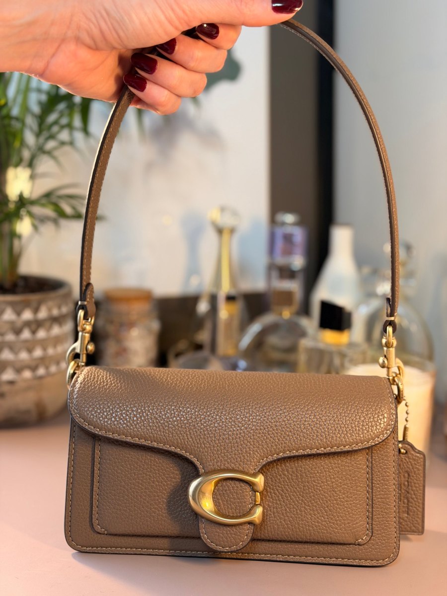Bolsa Coach Tabby em couro, segurada pela alça